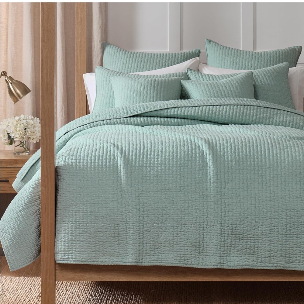 Levtex home . Crossstitch blue haze quilo set